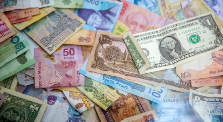 Een bloem maken van geld: creatief en vrolijk cadeau
